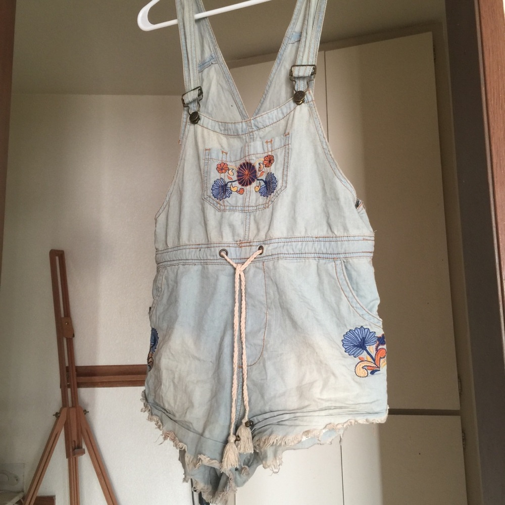 Spell overalls with embroidery work